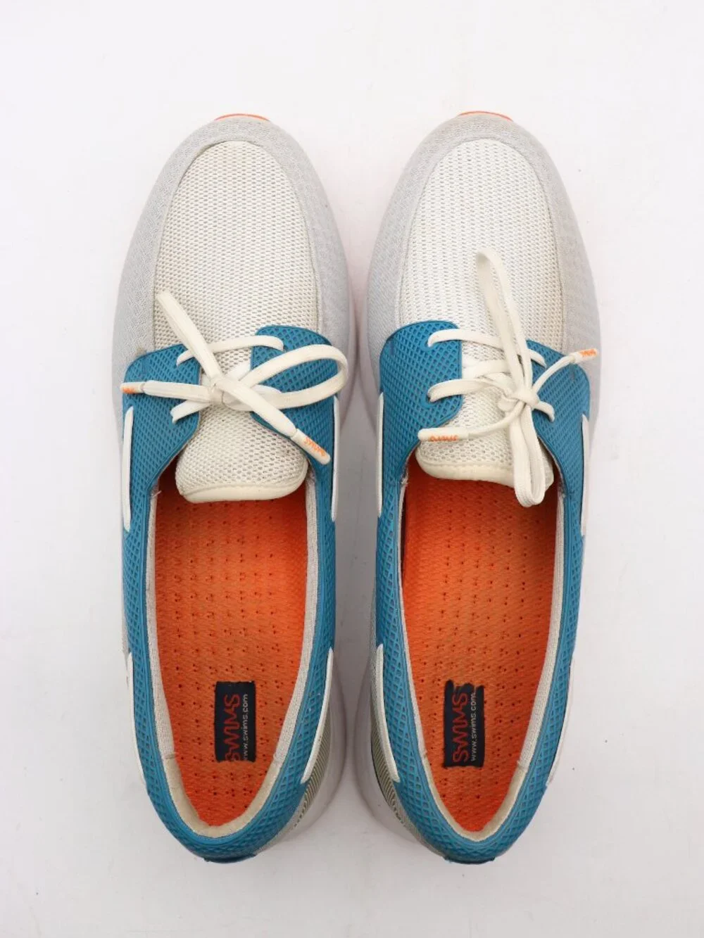 Swims breeze wave